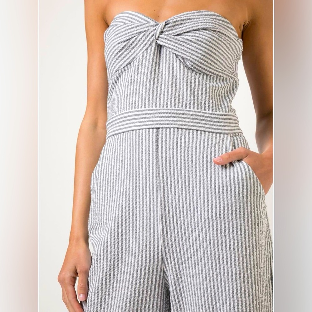VERONICA BEARD
Serild Seersucker Strapless Jumpsuit.